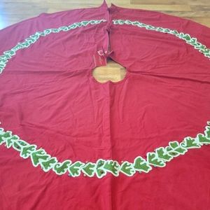 NWT Pottery Barn Embroidered Tree Skirt